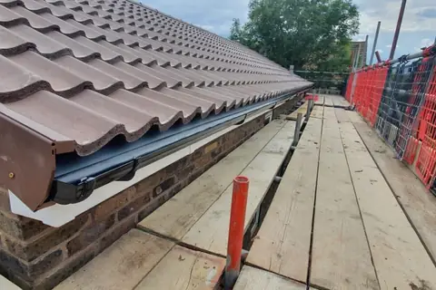 Roof edge and guttering with the scaffold still up
